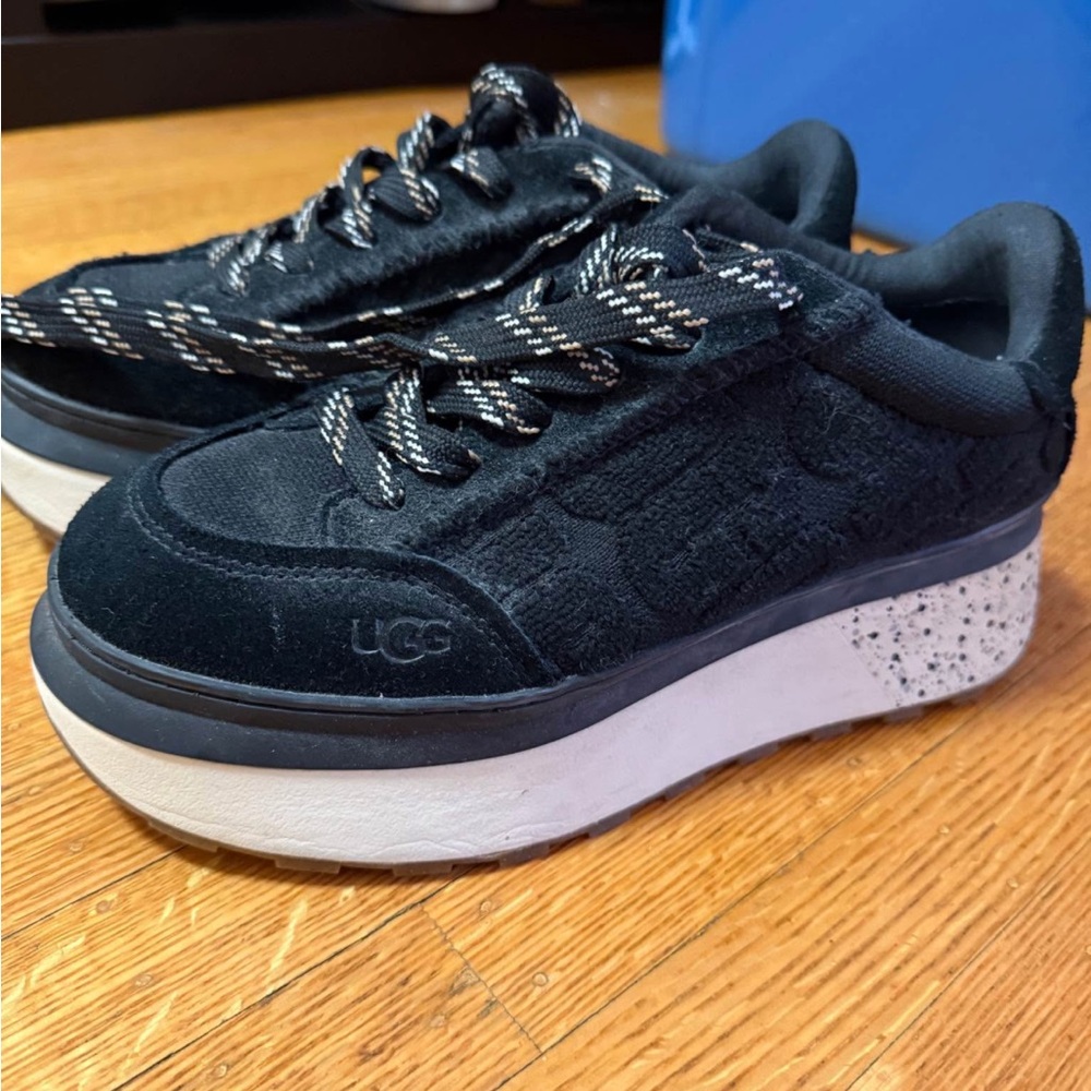 UGG Marin Lace Logo